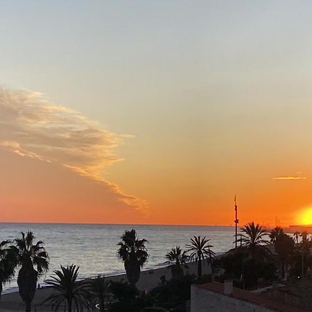 Apartamento Frente Al Mar Canet De Mar Kültér fotó